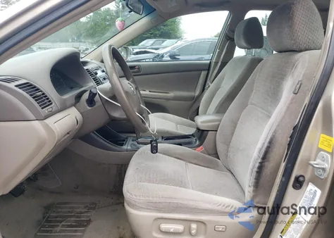 2004 Toyota Camry Le z USA, uszkodzony, nr VIN 4T1BE30K74U796902